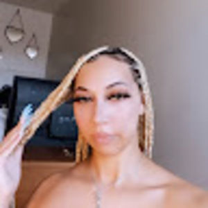 Meet your Posher, Adrianna